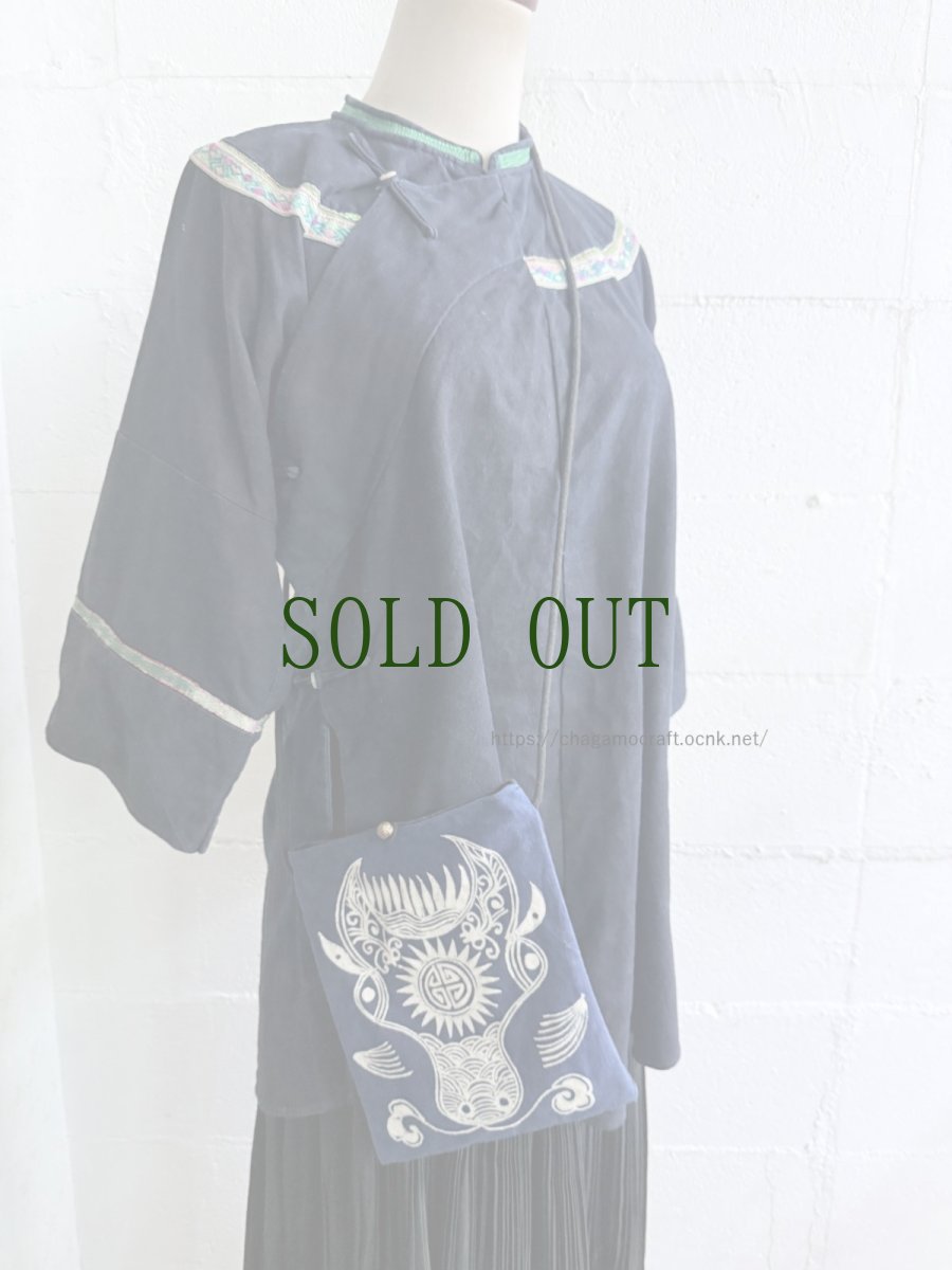 画像4: 革家苗族（ミャオ族）ろうけつ藍染（印花布）古布リメイク、ショルダーミニポーチ (4)