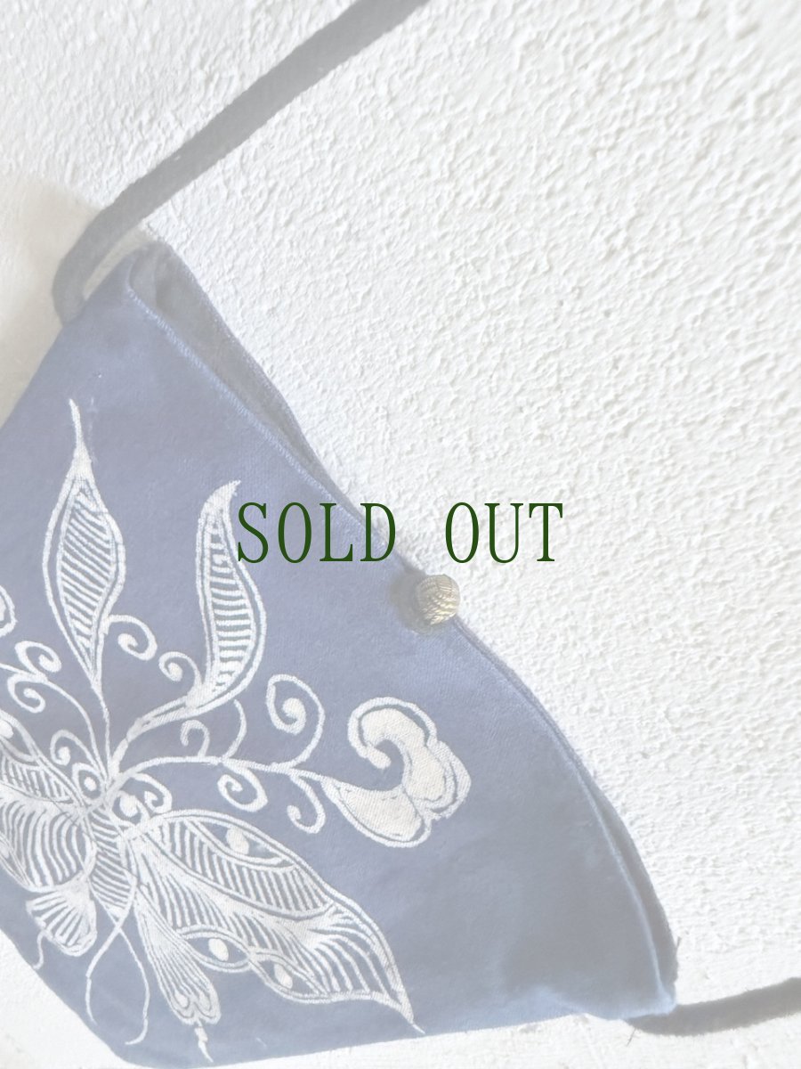 画像3: 革家苗族（ミャオ族）ろうけつ藍染（印花布）古布リメイク、ショルダーミニポーチ (3)