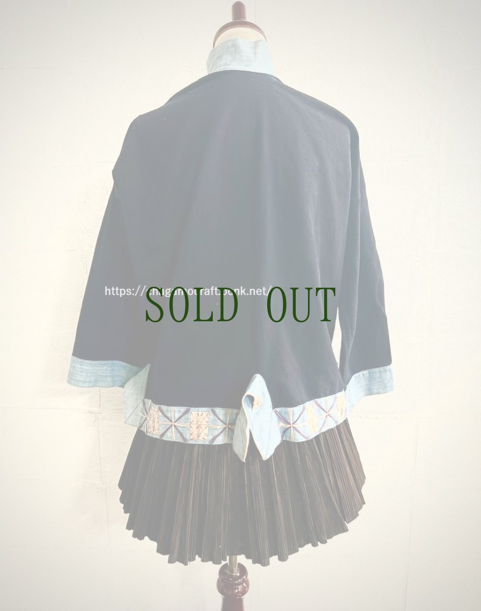 画像2: バイクーヤオ族（白裤瑶族）・上衣・藍染、ろうけつ、野蚕糸刺繍（アンティーク） (2)