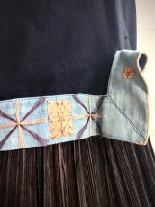 画像4: バイクーヤオ族（白裤瑶族）・上衣・藍染、ろうけつ、野蚕糸刺繍（アンティーク） (4)