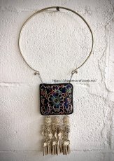 画像2: ミャオ族の刺繍古裂（龍と蝶々・花・鳥）のシルバーネックレス(苗銀製)（剪紙破線繍/ Split thread stitch） (2)