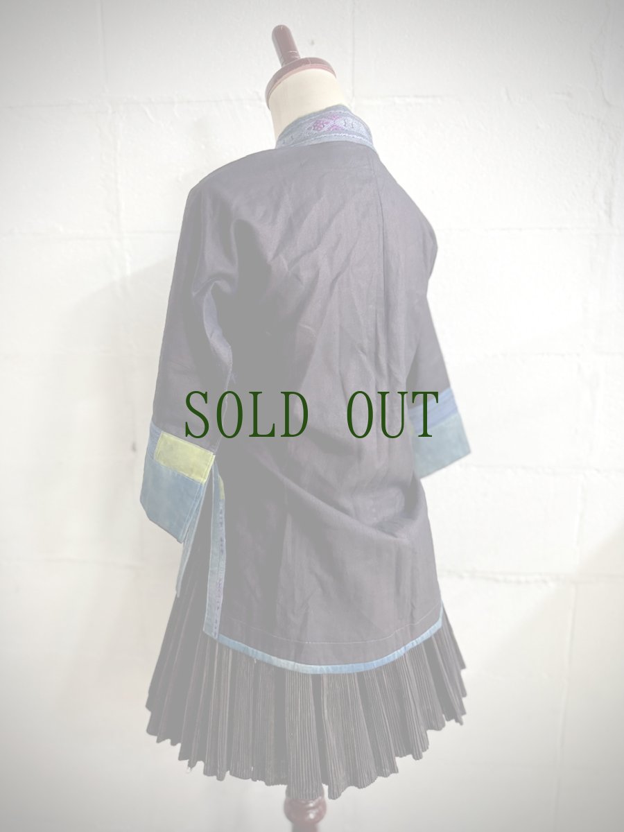 画像6: トン族（侗族）　藍染亮布（木綿）・野蚕糸刺繍　前開き ジャケット（ビンテージ）　 (6)