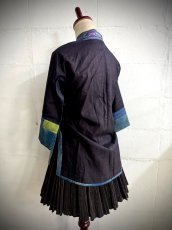 画像6: トン族（侗族）　藍染亮布（木綿）・野蚕糸刺繍　前開き ジャケット（ビンテージ）　 (6)