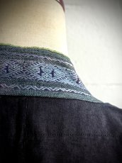 画像14: トン族（侗族）　藍染亮布（木綿）・野蚕糸刺繍　前開き ジャケット（ビンテージ）　 (14)