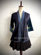 画像4: トン族（侗族）　藍染亮布（木綿）・野蚕糸刺繍　前開き ジャケット（ビンテージ）　 (4)
