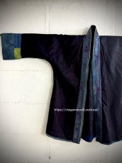 画像1: トン族（侗族）　藍染亮布（木綿）・野蚕糸刺繍　前開き ジャケット（ビンテージ）　 (1)