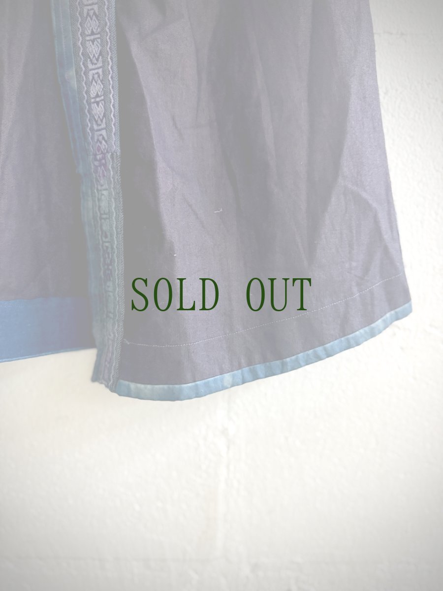 画像11: トン族（侗族）　藍染亮布（木綿）・野蚕糸刺繍　前開き ジャケット（ビンテージ）　 (11)