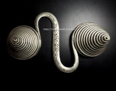 画像3: 黎平トン族（侗族）の乳釘紋（渦巻き型）背中守り（飾り）silver back plaque of Dong (3)
