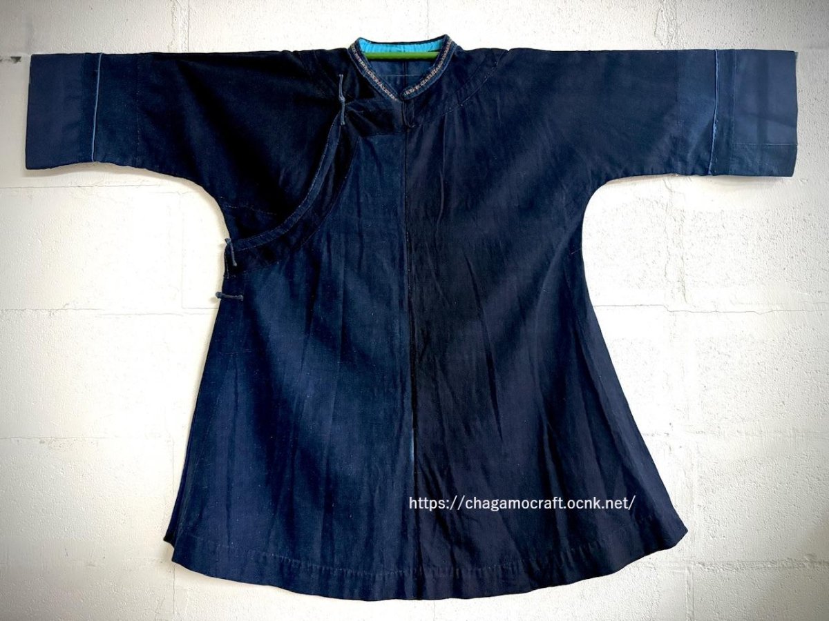 画像1: 六盘水・布依族（プイ族・Bou yei ）藍染め木綿・刺繍　ロング丈チャイナチュニック（ビンテージ） (1)
