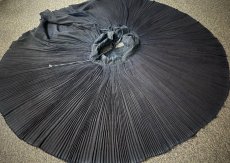 画像3: 貴州省・雷山県西江苗族（レイシャン・ミャオ族）　木綿製　藍染め　ロング丈プリーツスカート（アンティーク） (3)