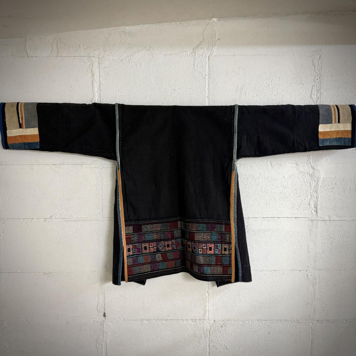 画像3: ハニ族(アカ族/哈尼族)藍染め大麻製、刺繍 上衣 (アンティーク) (3)