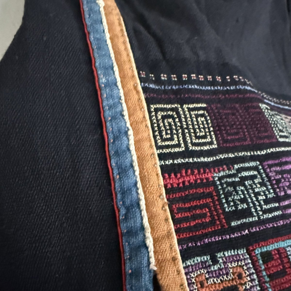 画像5: ハニ族(アカ族/哈尼族)藍染め大麻製、刺繍 上衣 (アンティーク) (5)