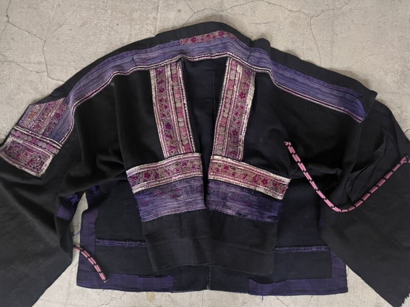 貴州省・革一苗族（ge yi miao）木綿藍染・刺繍ジャケット 