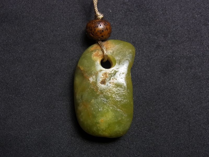 新疆ウイグル 和田玉（翡翠・jade）の垂玉（大珠）・ホータン玉