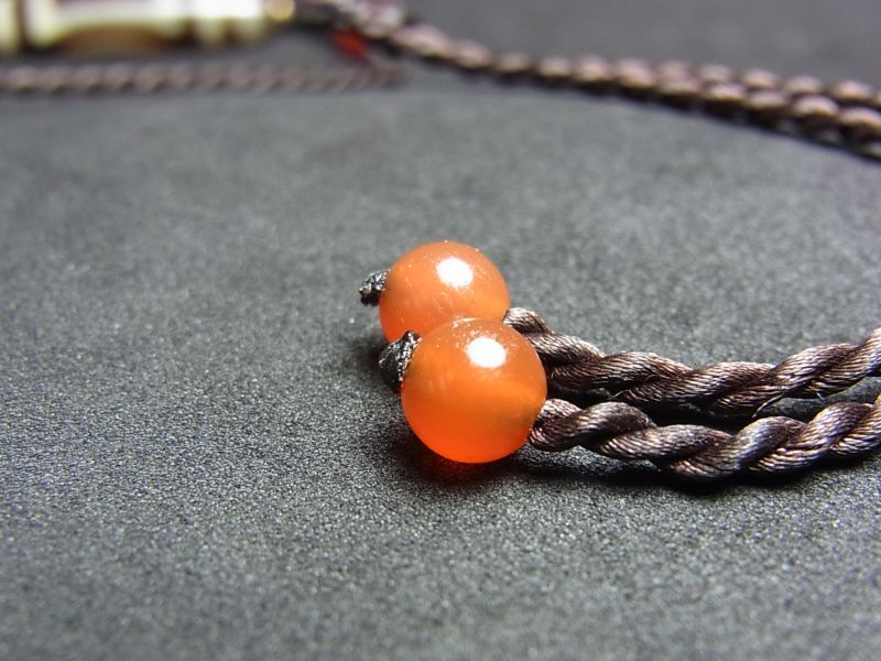 ジービーズ(Tibetan dzi beads) 天地天珠（サコナゴ）とペマラカの 