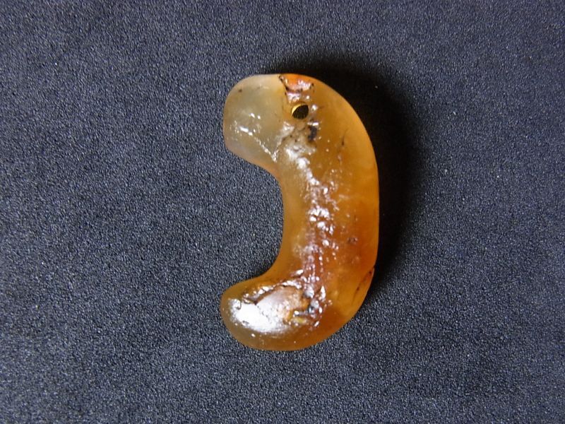 瑪瑙製勾玉・古墳時代 （Ancient Magatama bead Kofun period 