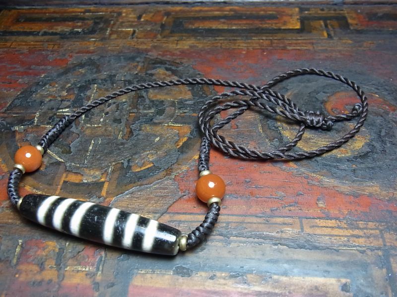 ジービーズ(Tibetan dzi beads) 十三線珠とペマラカの首飾り Chagamocraft (チャガモクラフト)