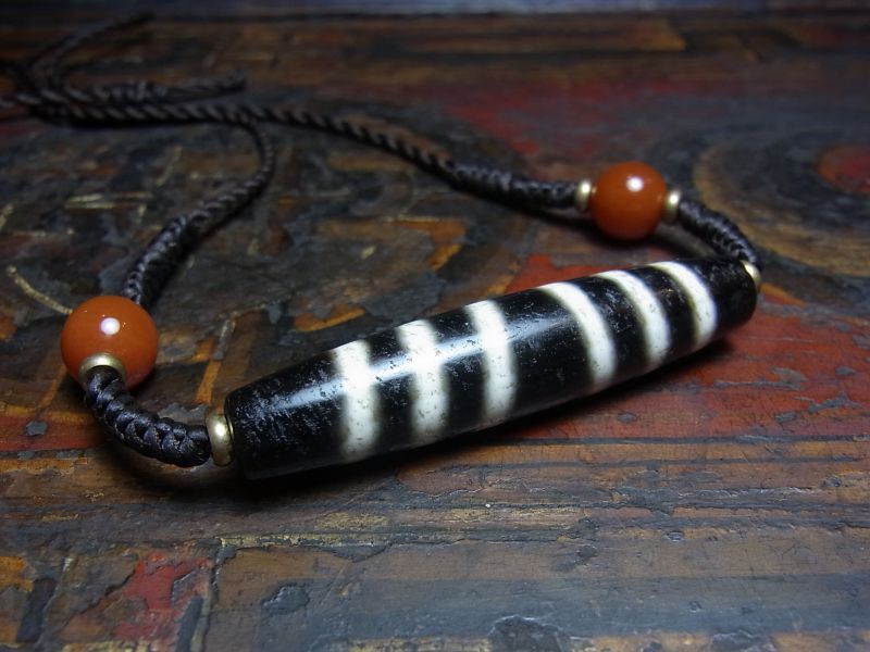 ジービーズ(Tibetan dzi beads) 十三線珠とペマラカの首飾り Chagamocraft (チャガモクラフト)